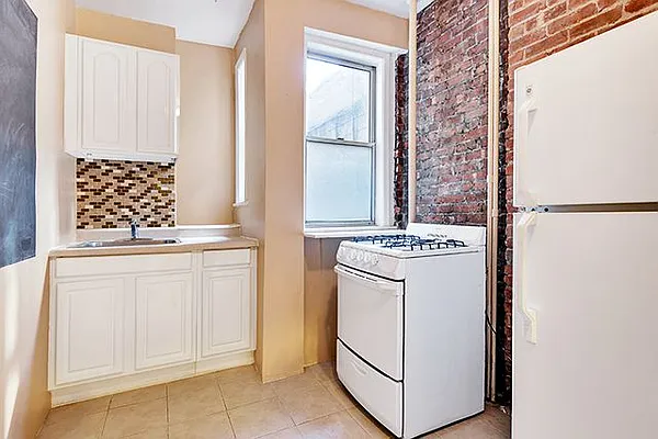 Rented by Cooper & Cooper Real Estate | media 2