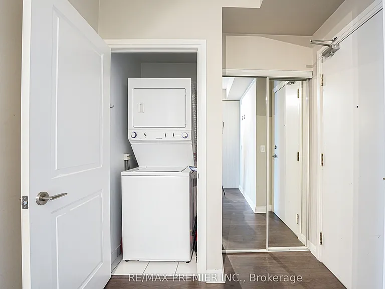 55 Oneida Cres #1401 — Photo 9