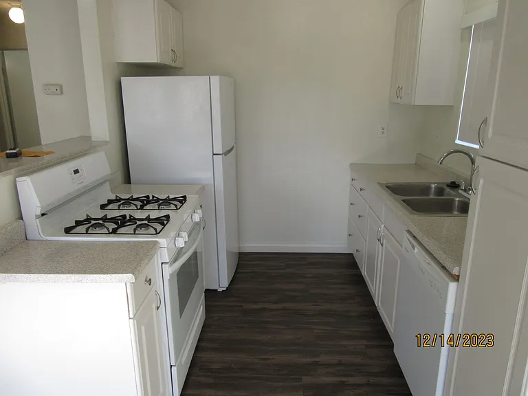 920 E Mission Ave #960 — Photo 7