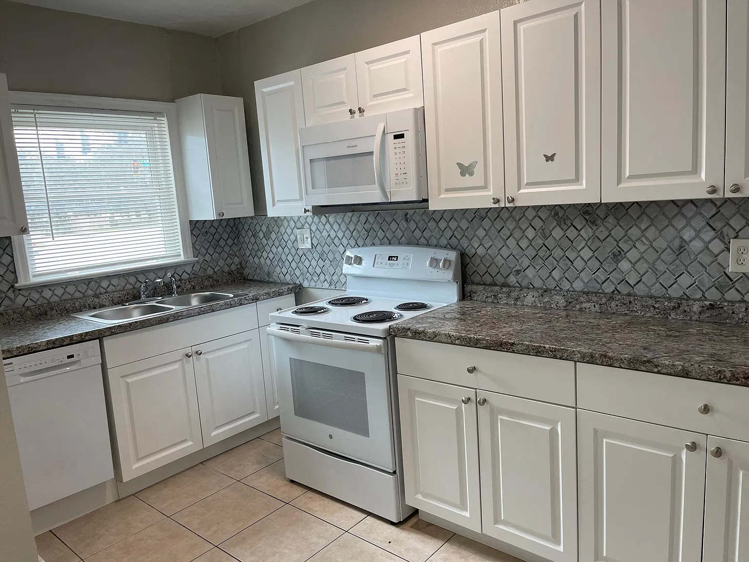2 bed, 700 sqft, $1,000 — Photo 2