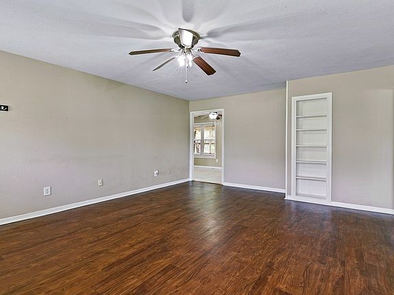 5th image of 704 Oak Ave