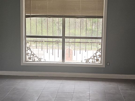 4th image of 3491 Hallbrook St