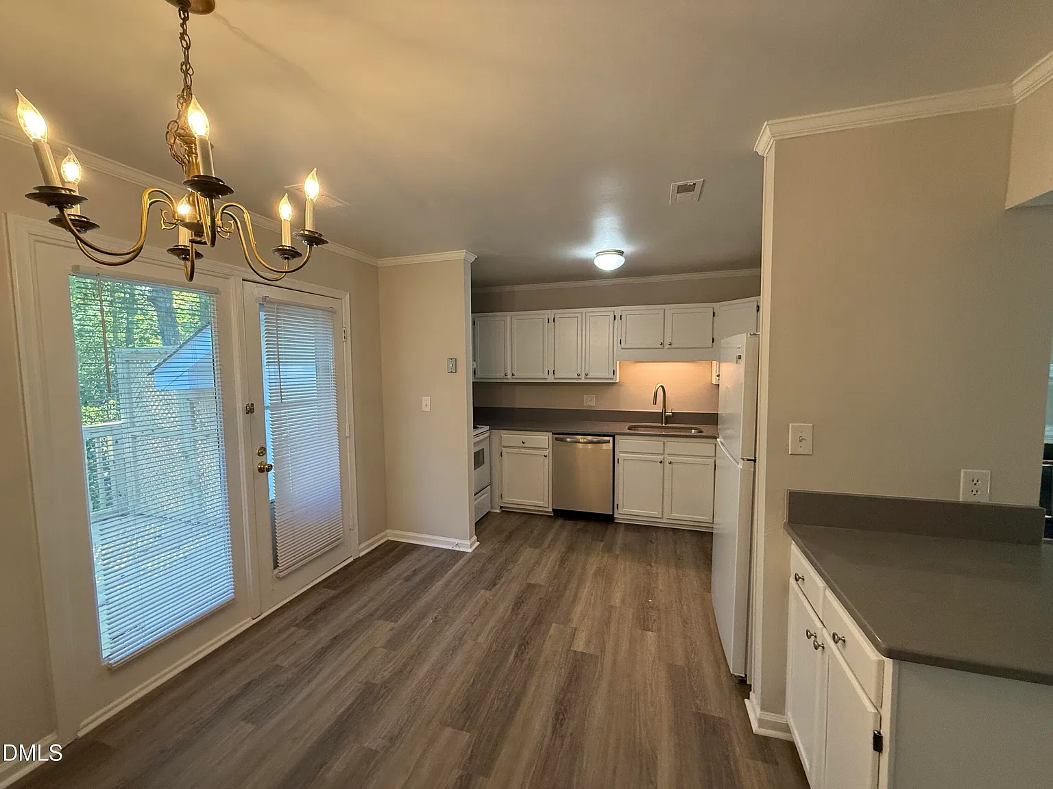 2 bed, 2.0 bath, 937 sqft, $1,395 — Photo 3