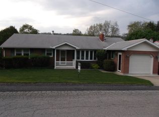 39 Elm Dr, Lewistown, PA 17044