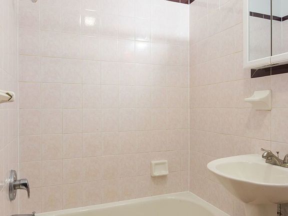 3rd image of 16 Manhattan Ave APT 1D