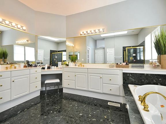 5th image of 575 Cypress Point Ct