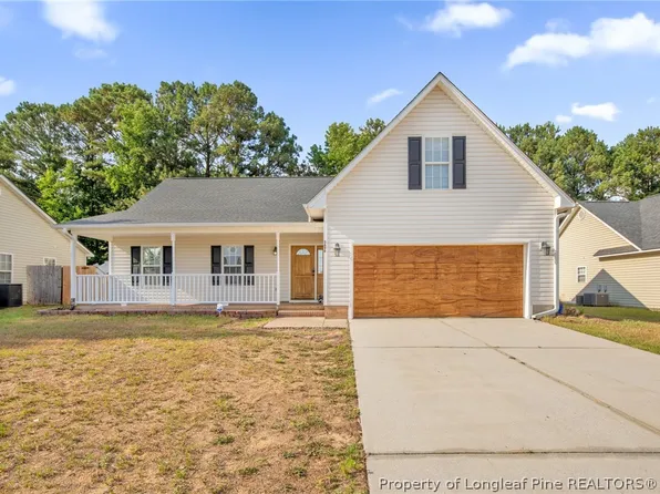 3696 Pioneer Dr, Hope Mills, NC 28348