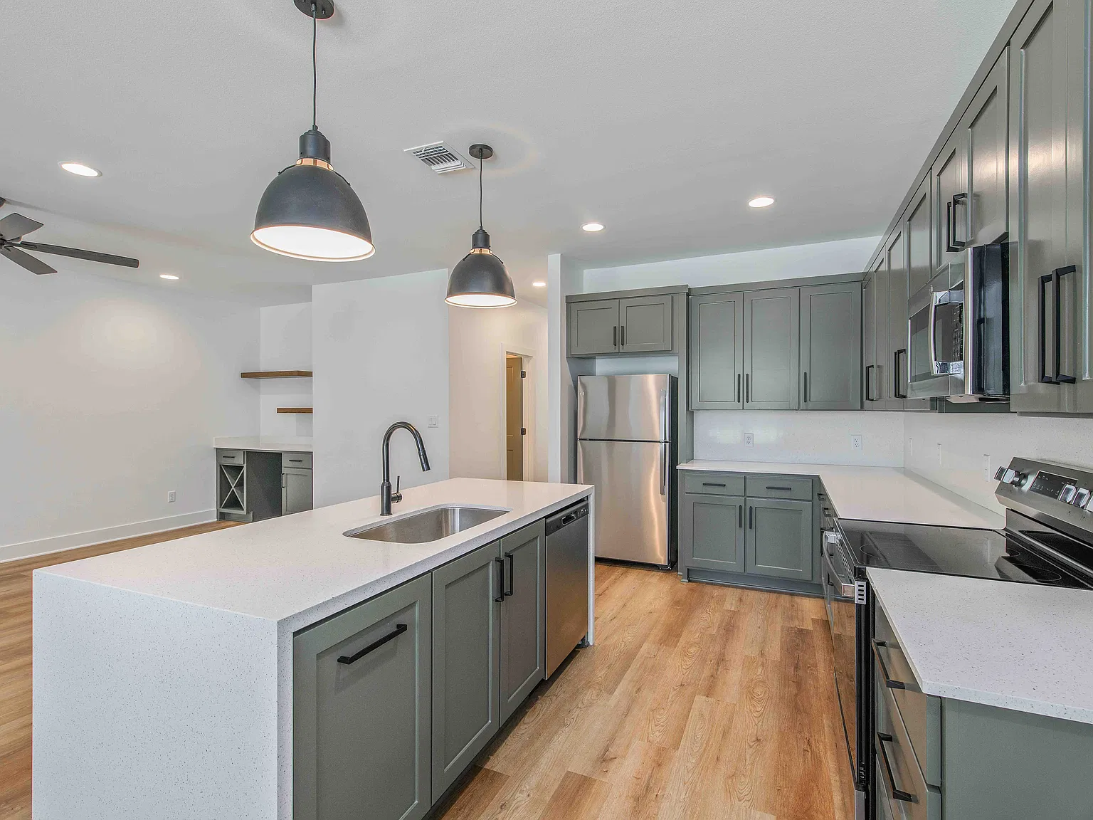 4 bed, 4.5 bath, 2000 sqft, $3,400 — Photo 1