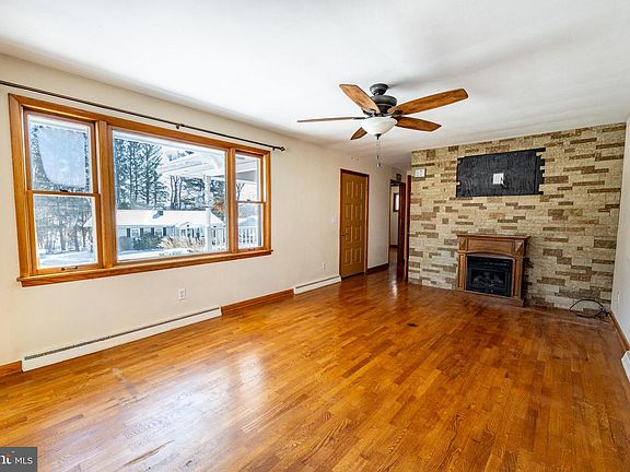 4th image of 127 S Oakhall Dr