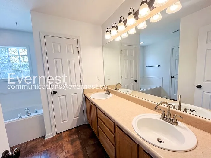 223 Crosscreek Dr — Photo 9
