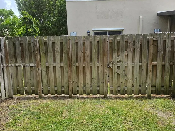 561 NE 5th St, Florida City, FL 33034