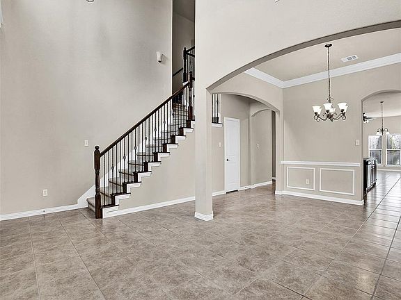 5th image of 1112 Eastbrook Dr