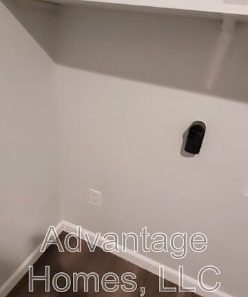5th image of 11214 Crystal Ave
