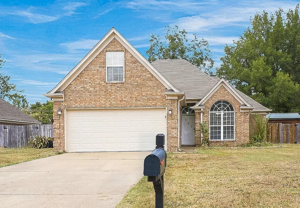 105 Clay Hills Dr