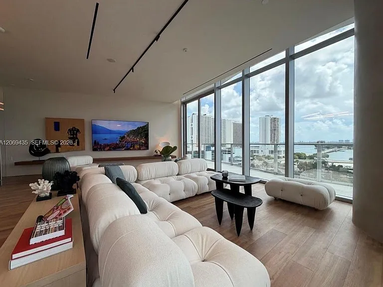 1400 Biscayne Blvd #702 — Photo 38