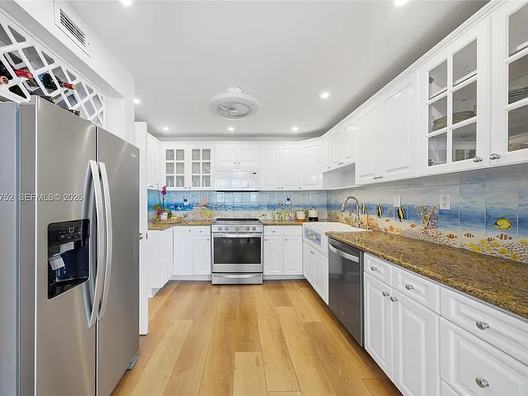 5401 Collins Ave #102 — Photo 9
