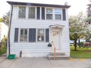 132 N Charlotte St, Manheim, PA 17545