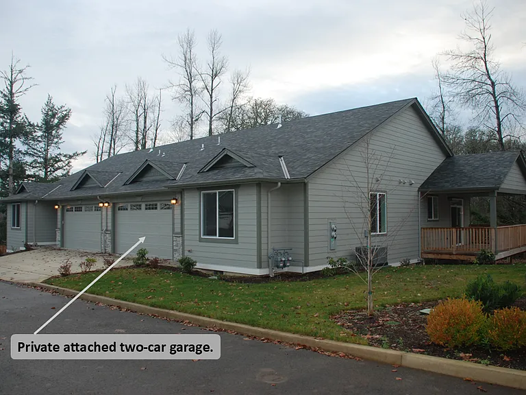 255 NW Douglas St — Photo 2