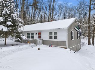 111 Hickory Dr, Greentown, PA 18426