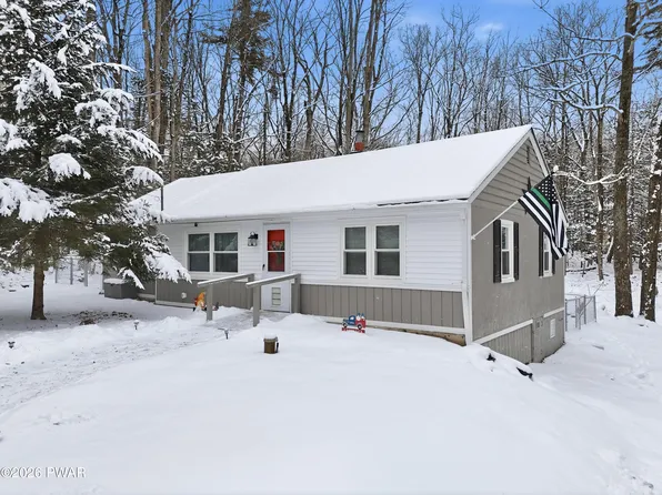 111 Hickory Dr, Greentown, PA 18426