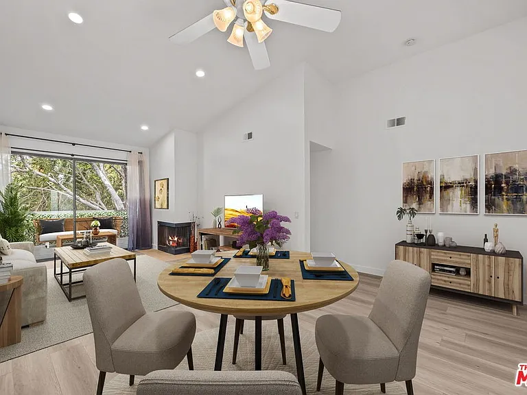 2522 W Macarthur Blvd #D — Photo 3