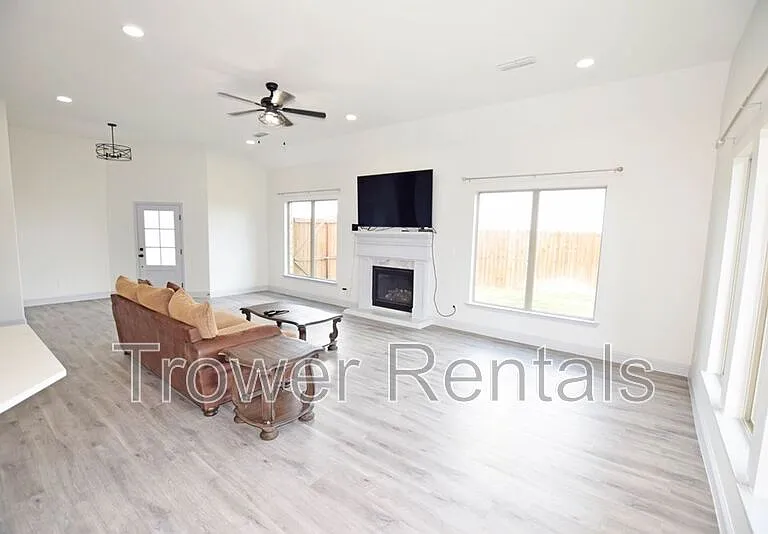 8650 Fortuna Ct — Photo 13