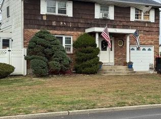 65 Ryder Ave, North Babylon, NY 11703