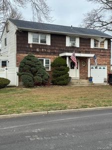65 Ryder Avenue, North Babylon, NY, 11703
