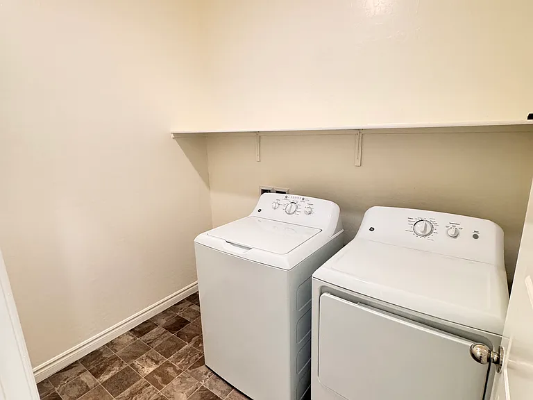 2711 Lindsey Springs St — Photo 27