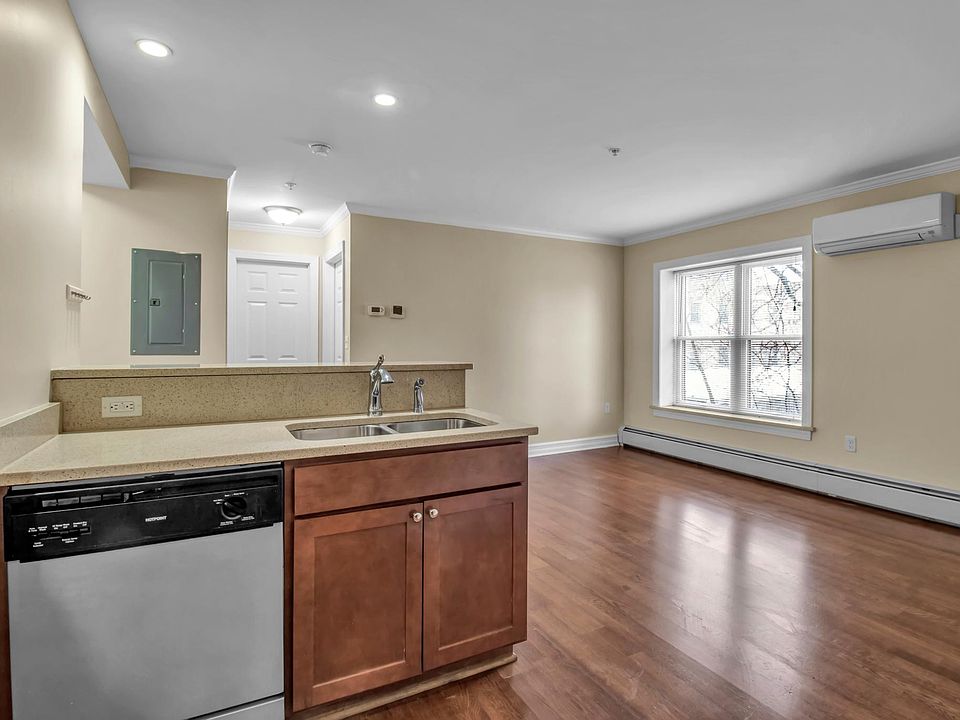 1st image of 1040 Delaware Ave APT 212