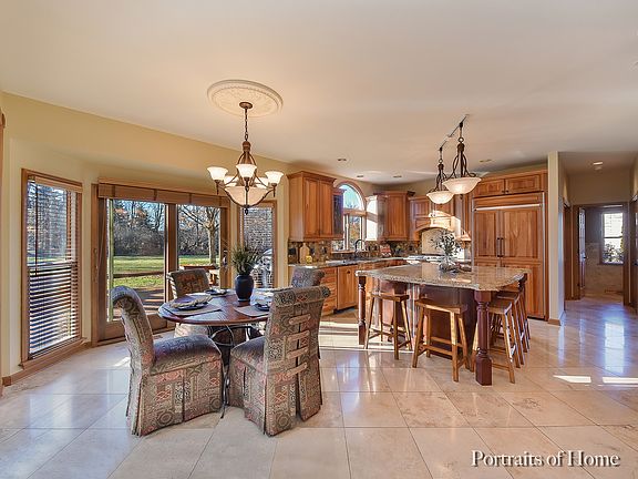 3rd image of 3205 Greenwood Ln