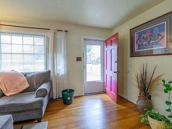 3rd image of 2921 Twain Ln