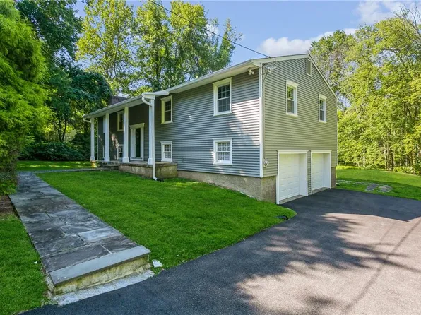 32 Deerfield Lane S, Pleasantville, NY 10570