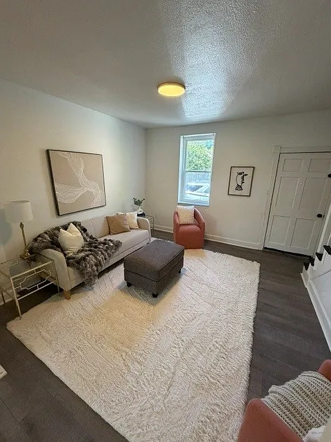 3 bed, $1,795 — Photo 2