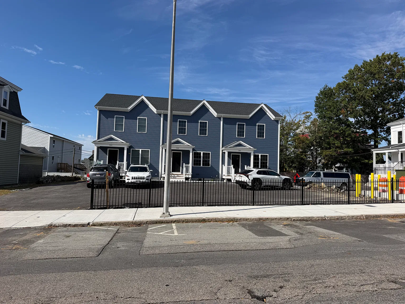 3 bed, 2.5 bath, 1460 sqft, $3,000 — Photo 1