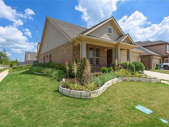 2nd image of 1920 Henderson Dr