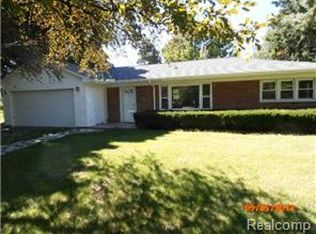 35 Arizona Ave, Rochester Hills, MI 48309
