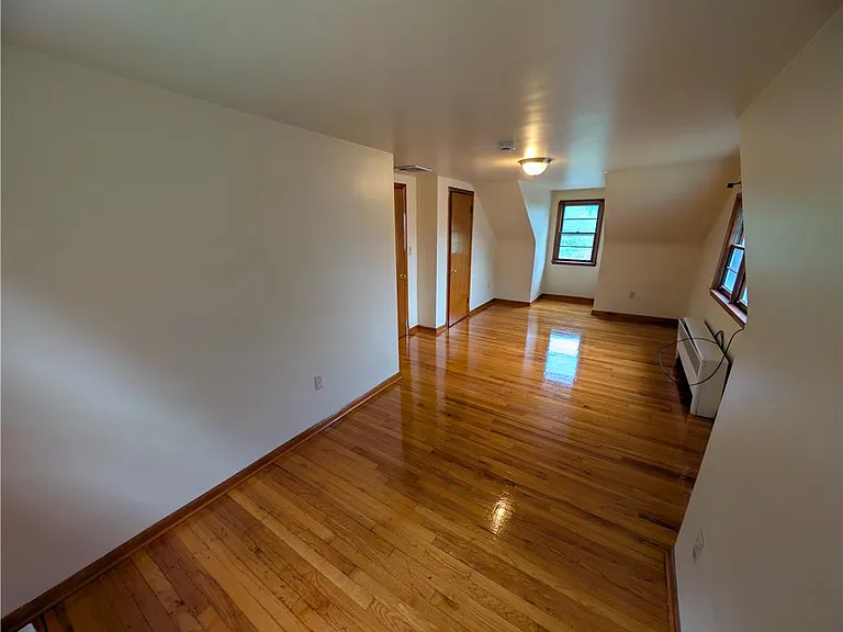 943 Moravia St — Photo 13