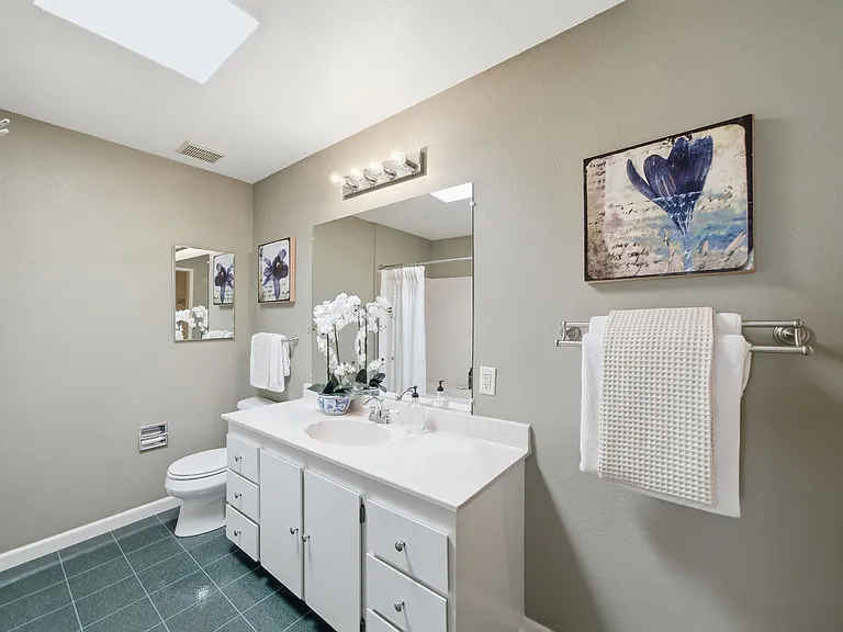 2411 Carlmont Dr #107 — Photo 35