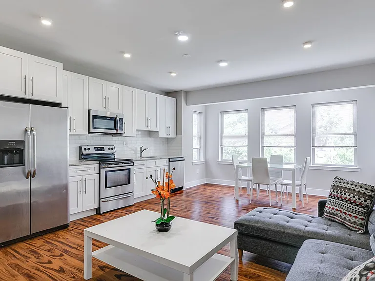 549 Armstrong St #201 — Photo 1
