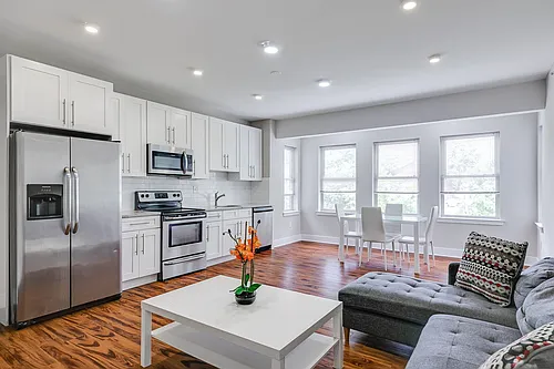 549 Armstrong St #201 Photo 1
