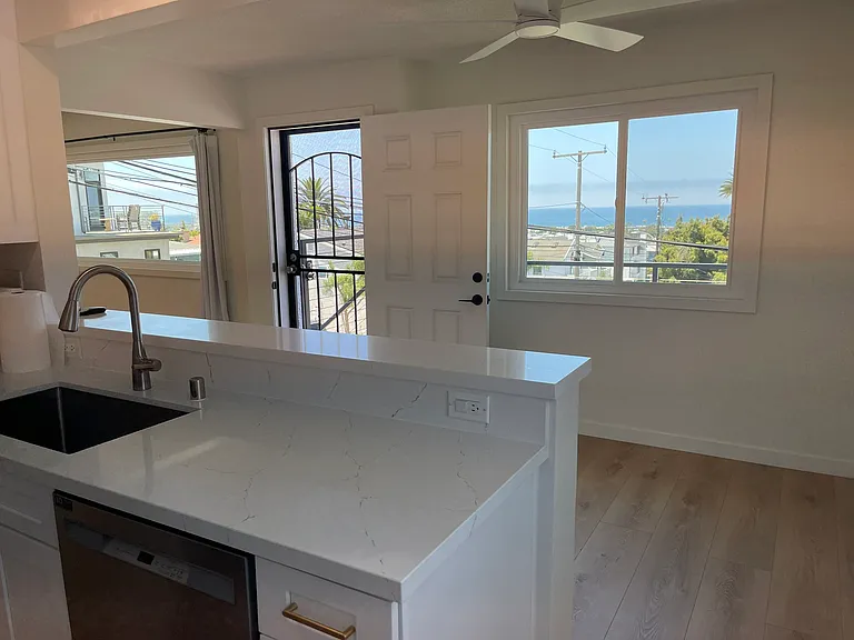 Note XL picture window at far left - that's the living room window.