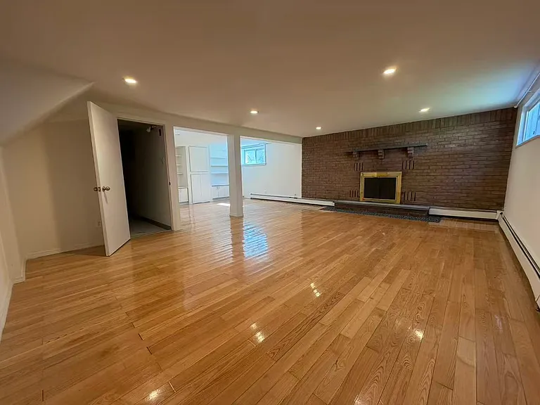 106 Robbins Ln — Photo 17