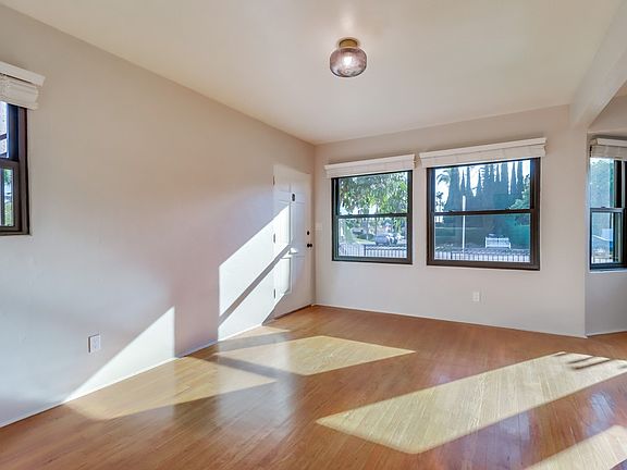 4th image of 4704 Vista St #1