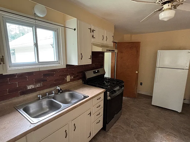 29 Station St #2 — Photo 4