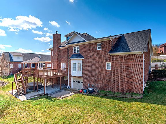 3rd image of 1849 Buckingham Ct