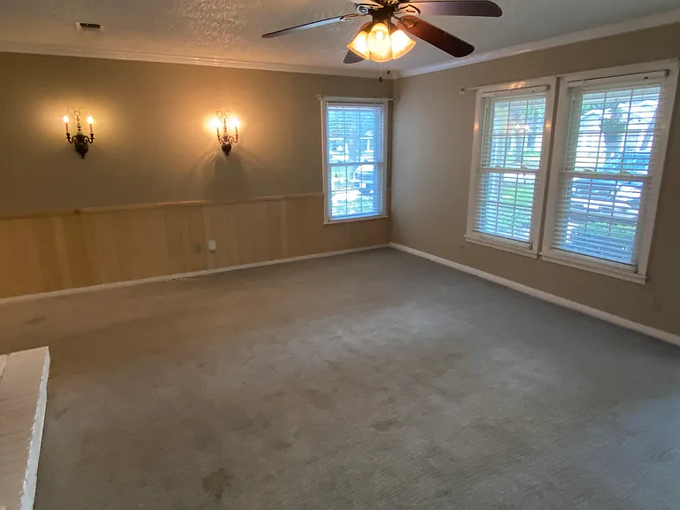 Living Room #2 (17'x16')