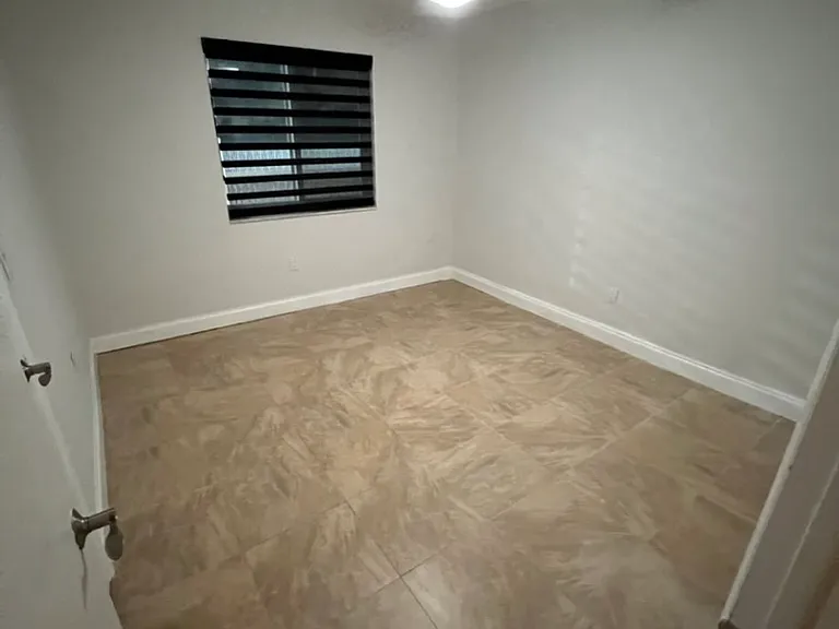 1235 Mariposa Ave #2 — Photo 3