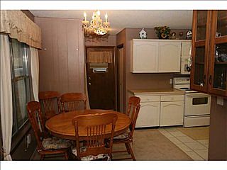 3rd image of 4 Garrison Ln