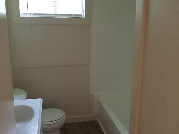 5th image of 4851 Underwood Ave
